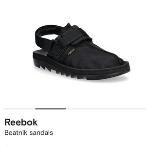 Reebok black
Beatnik sandals